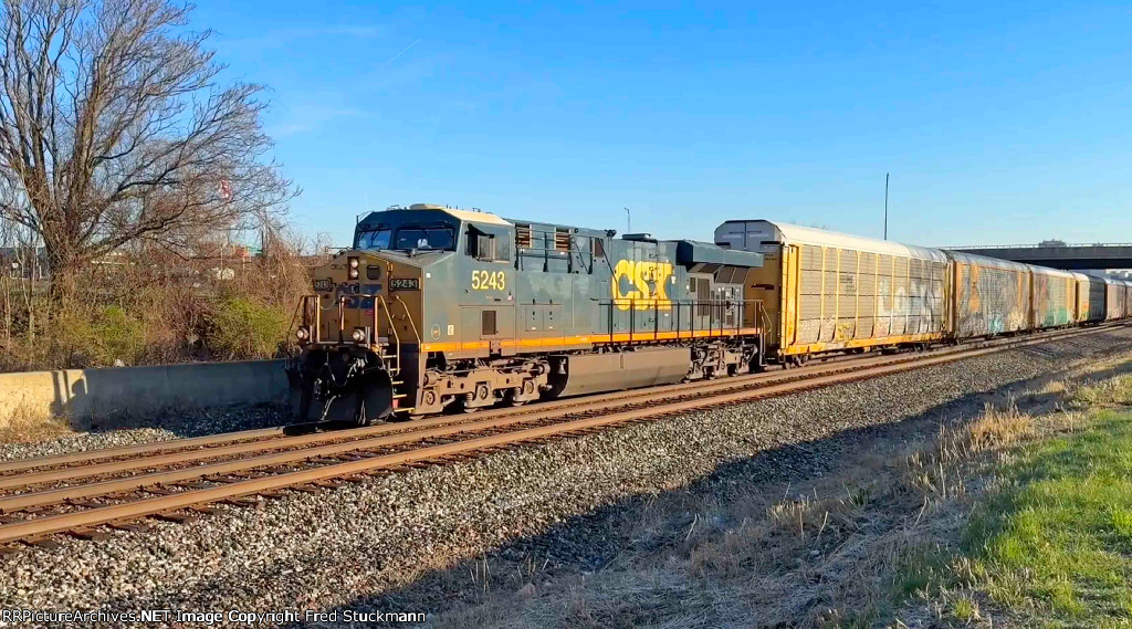 CSX 5243 leads M225.